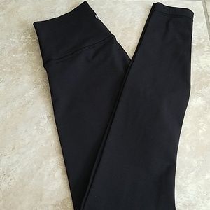 Wunder Under Hi-Rise Tight Full-On Luon